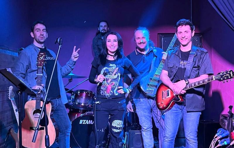 THE CRANBERRIES EXPERIENCE