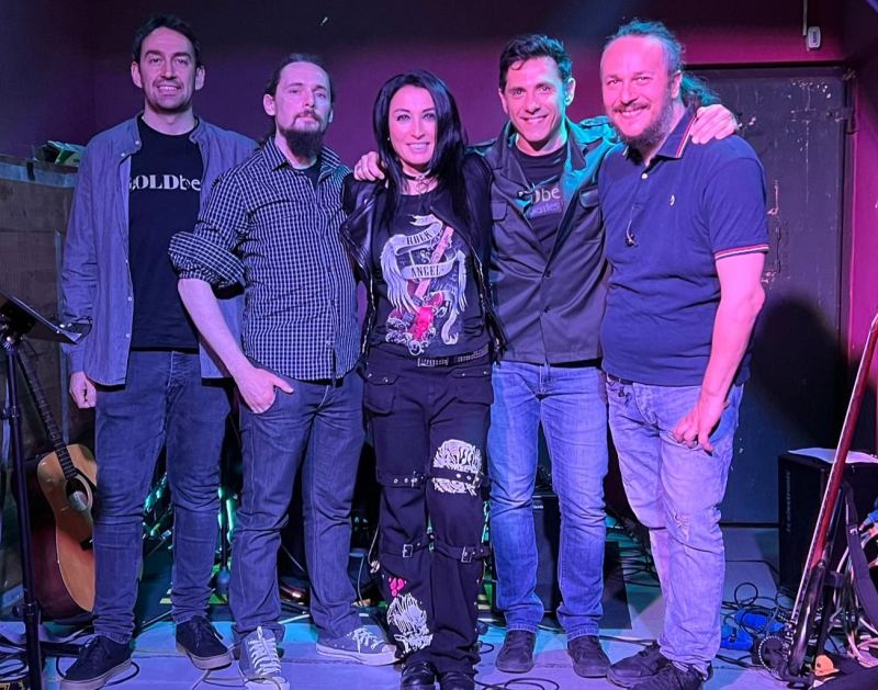 THE CRANBERRIES EXPERIENCE