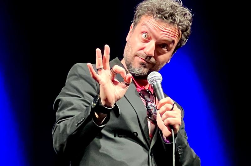 STAND UP COMEDY NIGHT! Questa sera "Fabulae" di Massimiliano Loizzi e "Comici Miei"